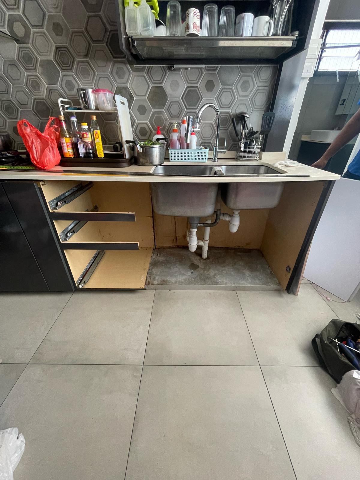 Professional Kitchen Wardrobe Repair Service in Singapore – Tasfia Engineering & Construction Pte Ltd | SG